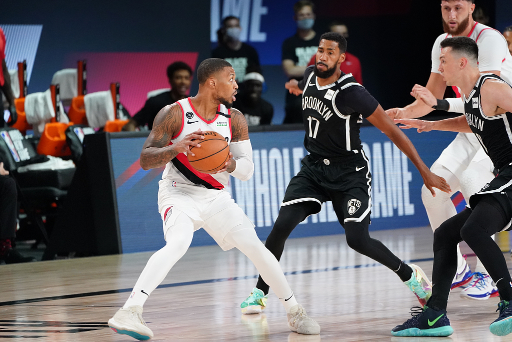 开拓者主场险胜独行侠，利拉德绝杀表现抢眼