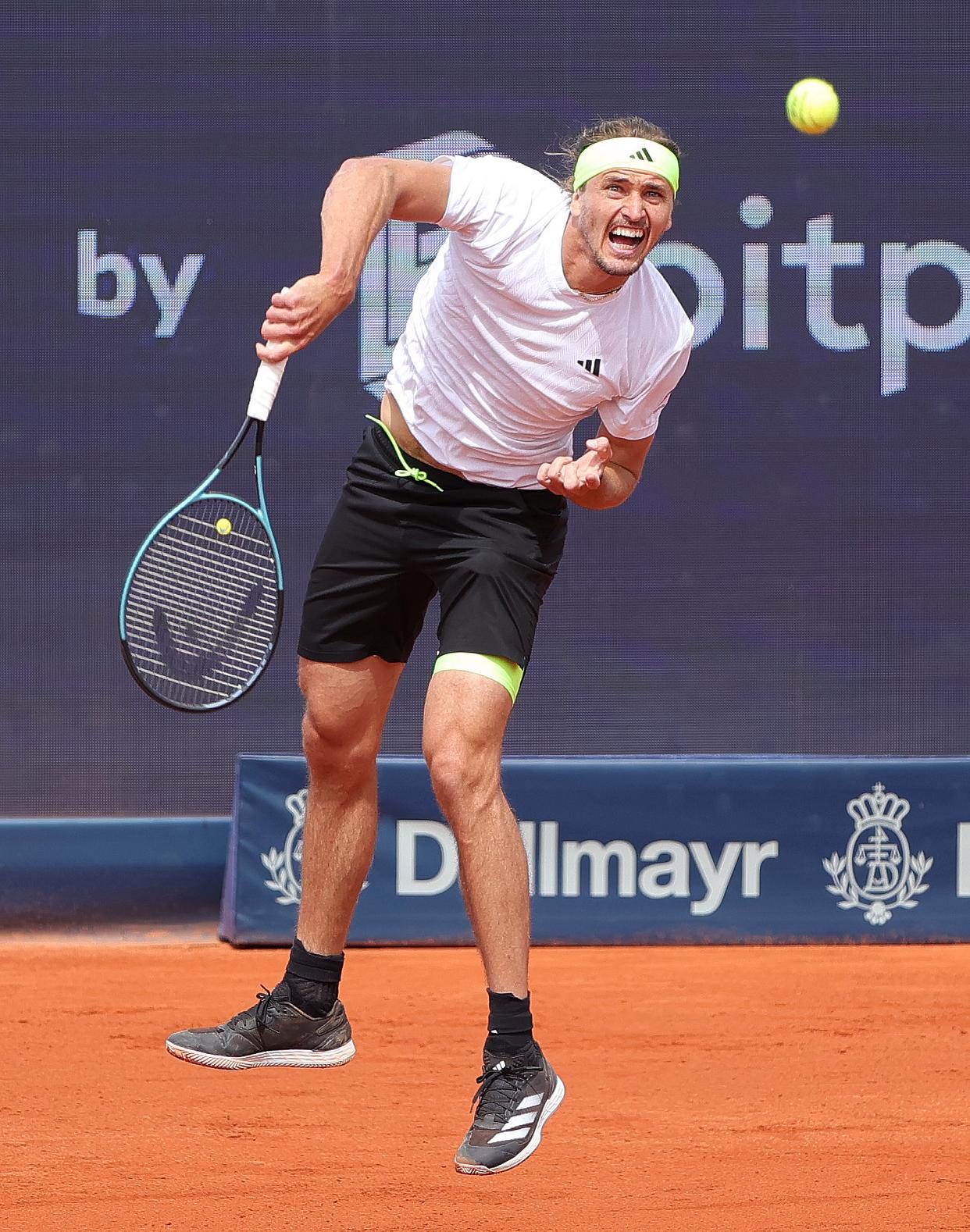 包含意大利网球队鏖战美国网球队，兹维列夫制霸全场的词条