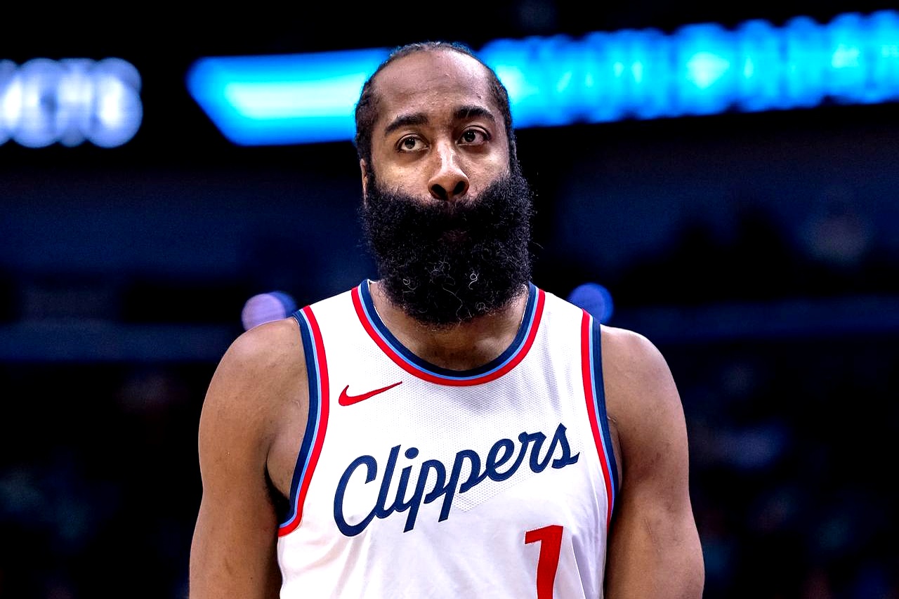 快船终结勇士连胜，双方交锋难分胜负