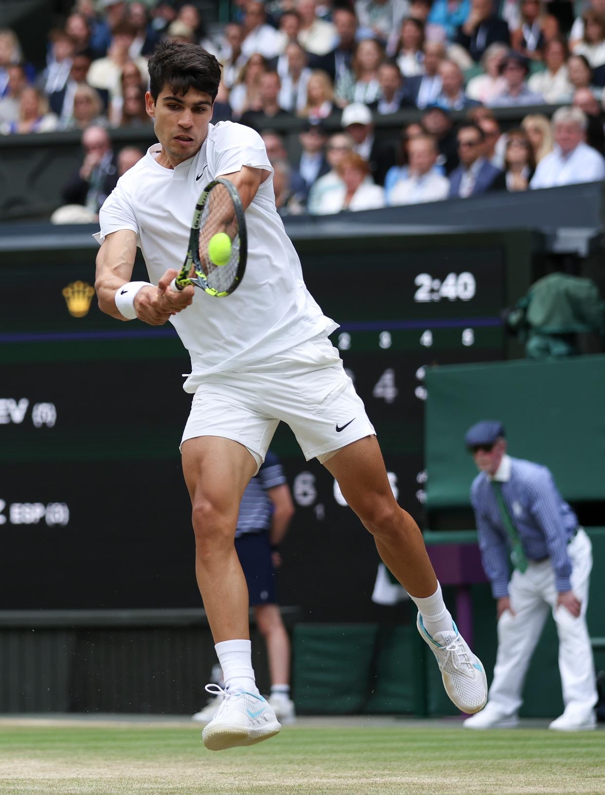 -温网险胜ATP总决赛，阿尔卡拉斯扛起全队