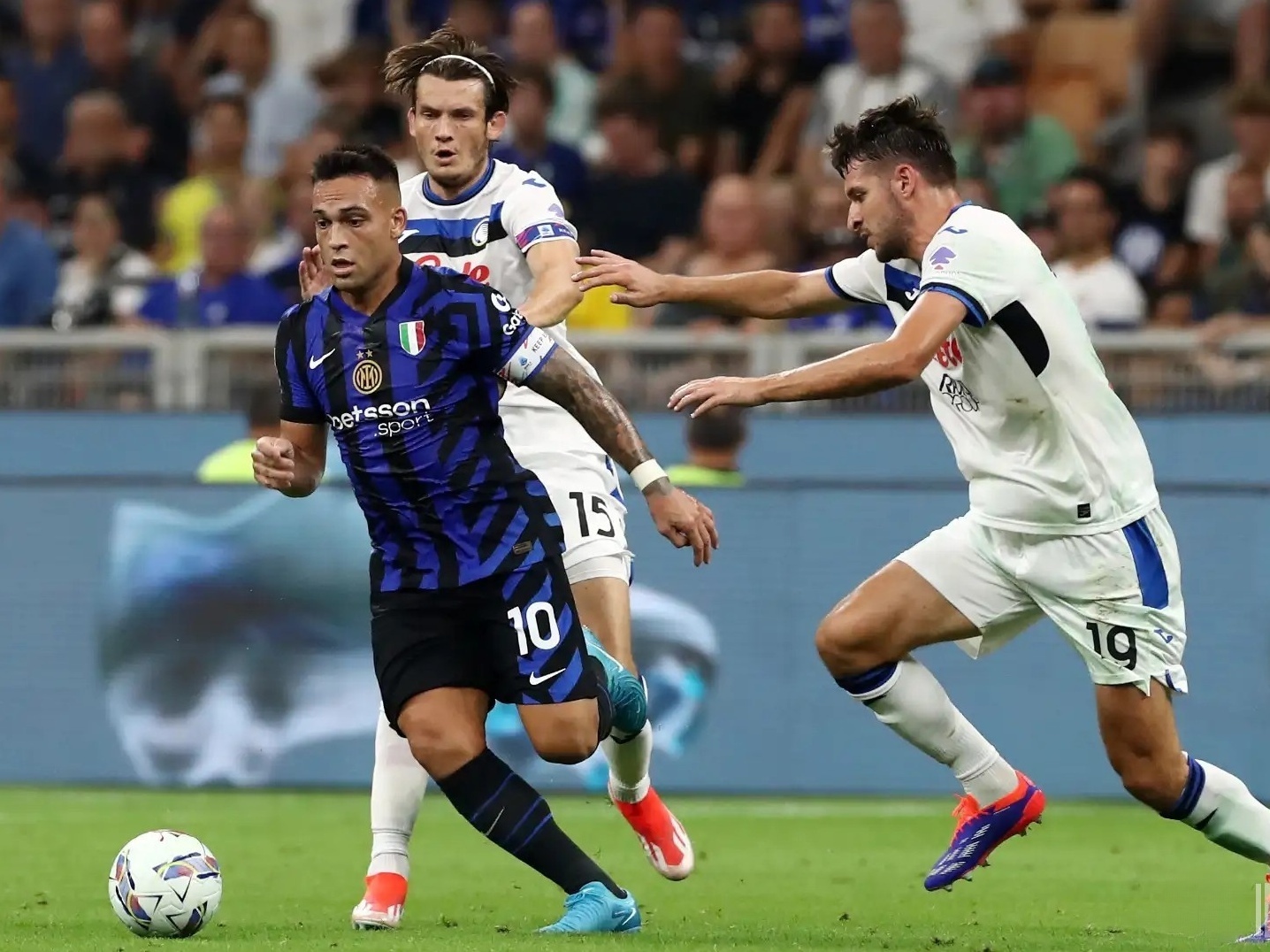 尤文横扫国际米兰,奥亚尔萨瓦尔关键制胜 尤文横扫国际米兰,奥亚尔萨瓦尔关键制胜