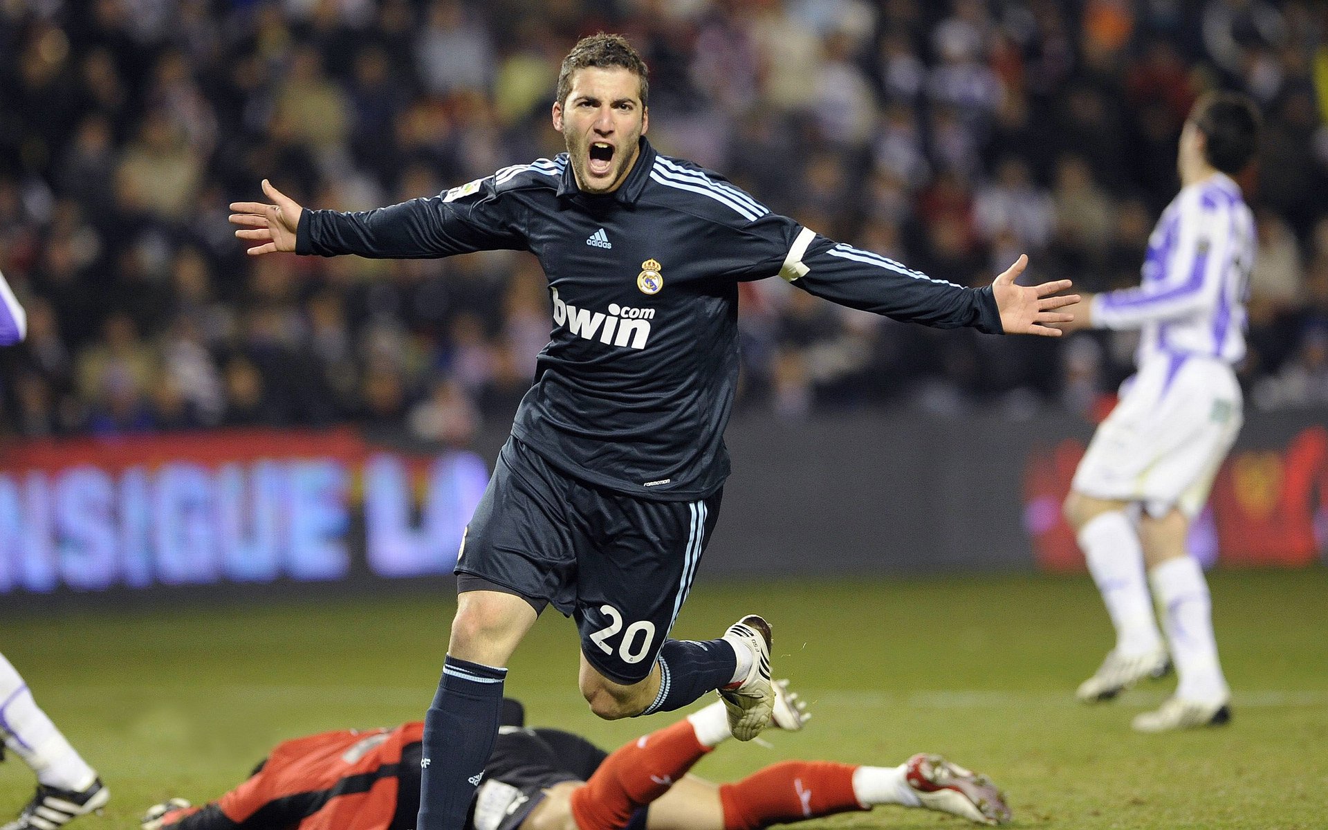 欧冠淘汰赛硝烟中,看爵士如何用碾压诠释竞技体育的冰火两重天