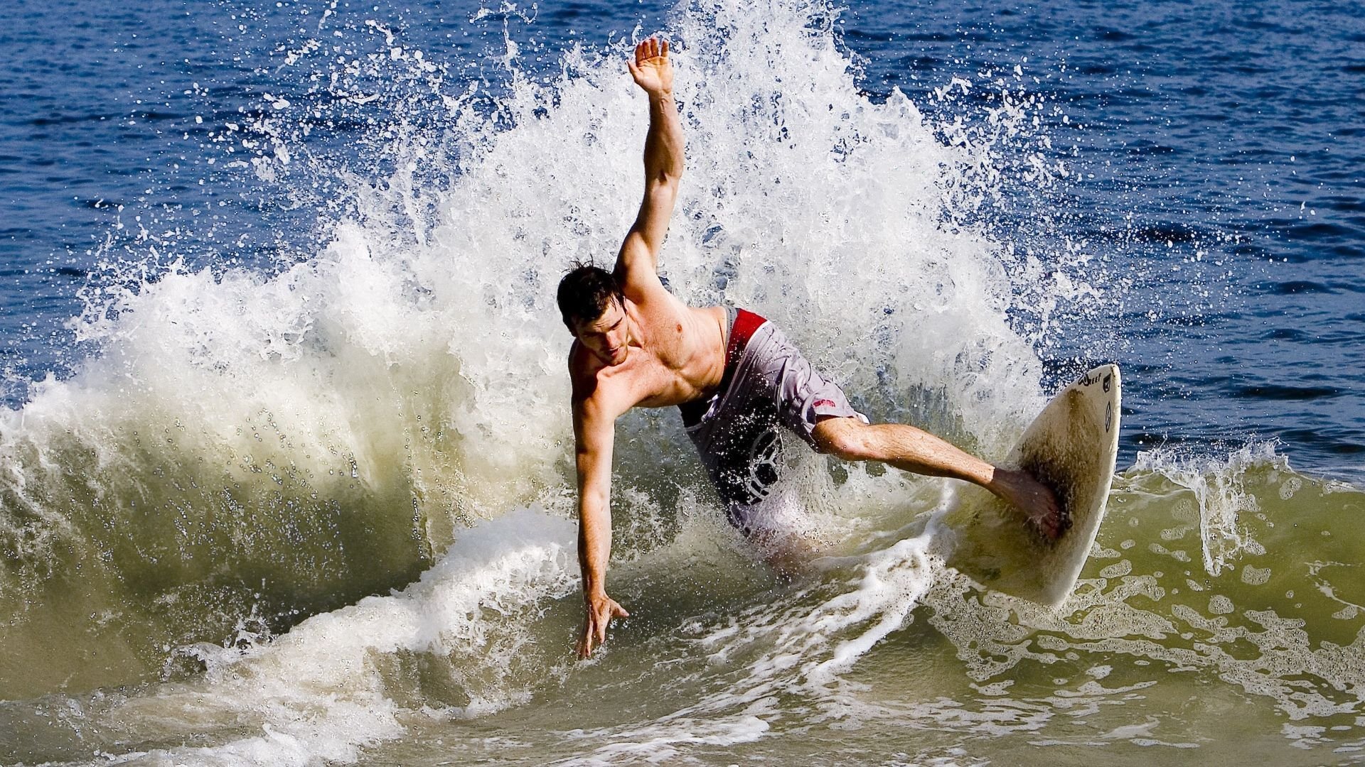 黄蜂终结国王连胜，恩比德无解得分狂潮锁定胜局